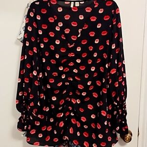 Vibrant lips blouse